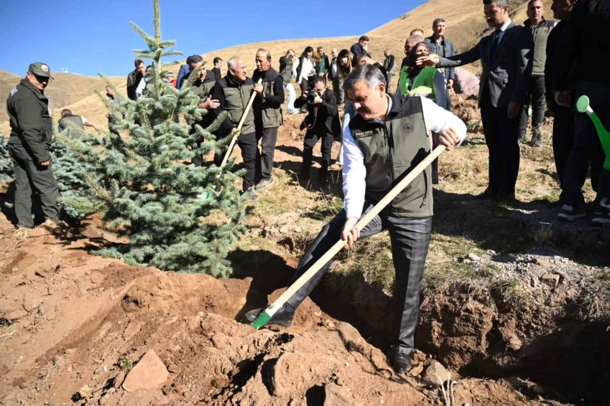 Palandöken’de 60 bin fidan toprakla buluştu