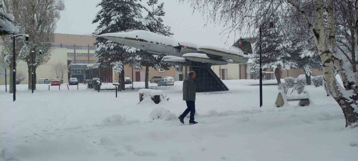 Kar Erzurum’u adeta esir aldı